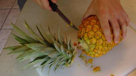 how to cut a pineaple