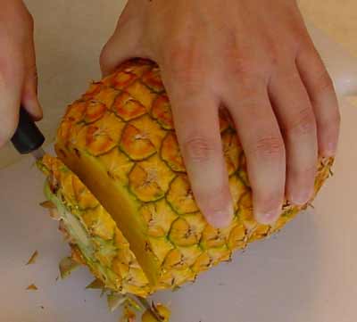 how to cut a pineapple picture