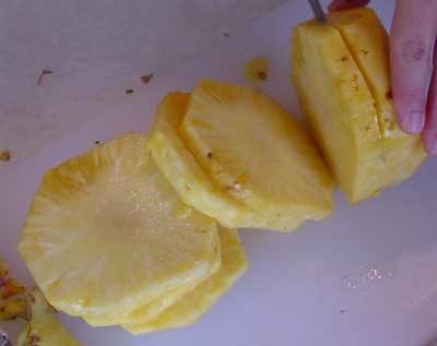 how to cut pineapples up